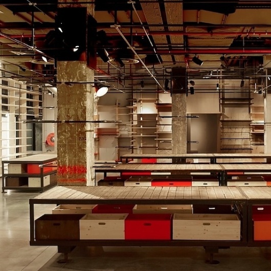 REV Architecture : Boutique Levi's - MUUUZ - Architecture & Design #interior #concrete #design #deco #decoration