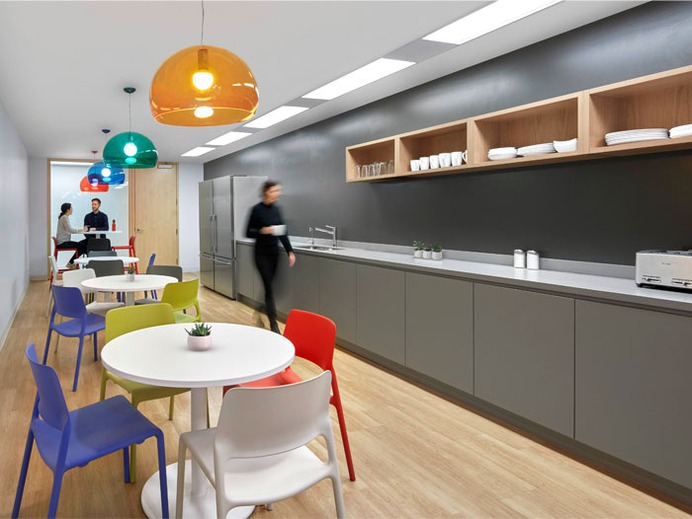 Informa Toronto Office - InteriorZine