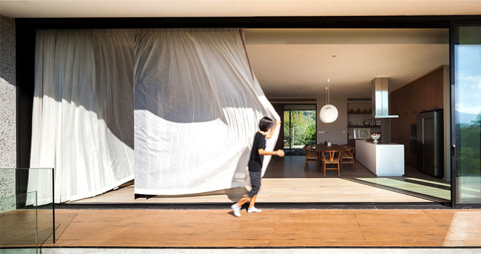 Akas Villa Sits on the Borders of Khao Yai National Park - InteriorZine