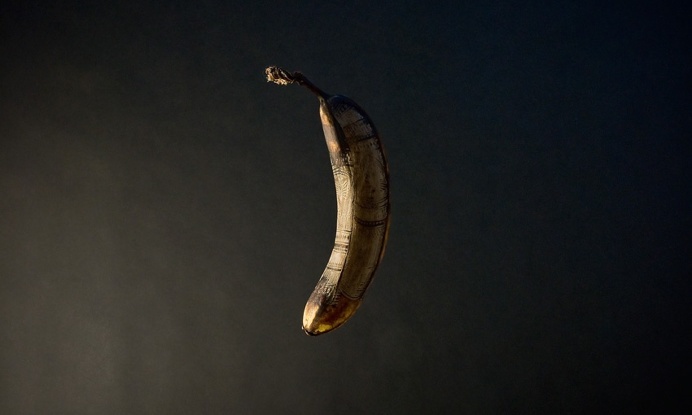 www.thecameokid.com Lazer Raw banana #cameokid #hojin kang #laser #banana #sculpture #illustration