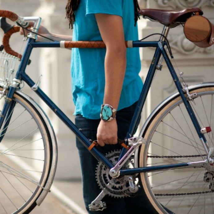 This bicycle handle is the perfect tool to get around places that your wheels won't take you. It reduces the weight, letting you simply lift #lifestyle #design #travel #product #productdesign #industrialdesign