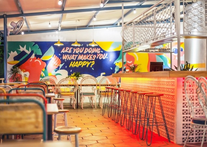 Yelo Eatery – Pop Interiors with Modern Industrial Vibe