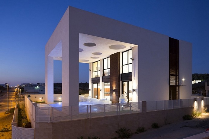 Eirus House by Dan and Hila Israelevitz Architects