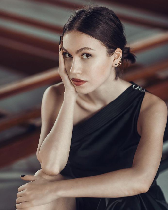 Dynamic Fashion and Lifestyle Photography by Onurcan Erdem