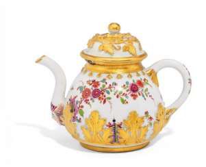 TEA POT WITH INDIAN FLOWER, AND PLACED LEAVES OF ACANTHUS. Meissen. To 1730/35. #Sets #Teasets #Porcelainsets #Antiqueplates #Plates #Wallplates #Figures #Porcelainfigurines #porcelain