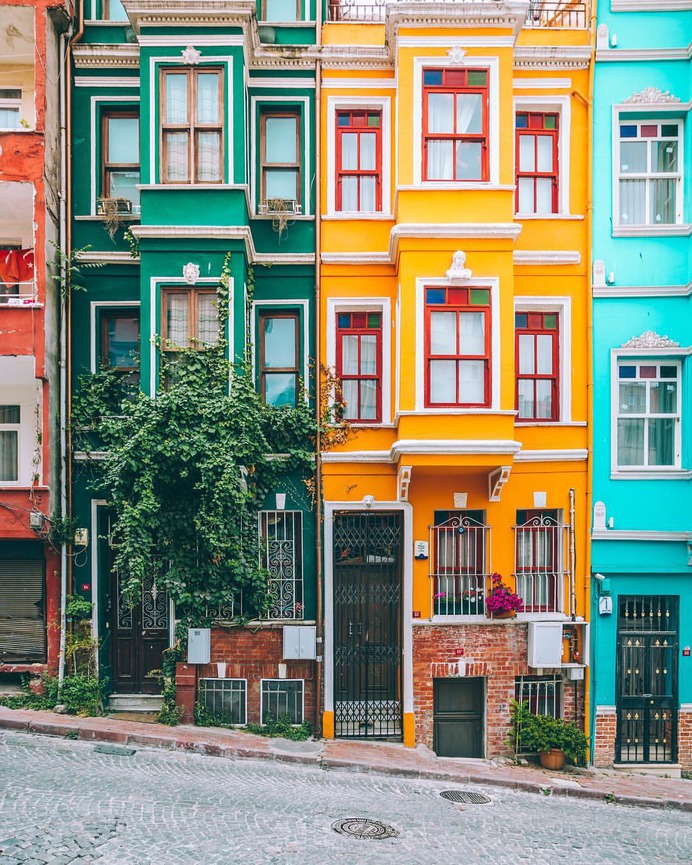 Creative and Colorful Street Photography by Mary Quincy