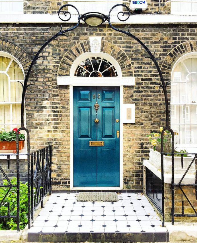 Instagram Account Shares Amazing Photos of The Doors of London
