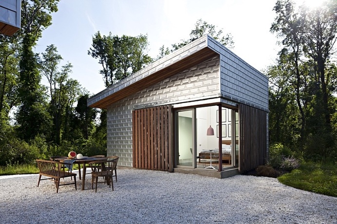 Dutchess House is a Low Energy Home Clad in Aluminum