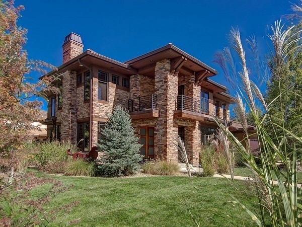The 2-story home measures 4,215 square feet, and has 5 bedrooms and 5 bathrooms. #interior #design #space #architecture #room