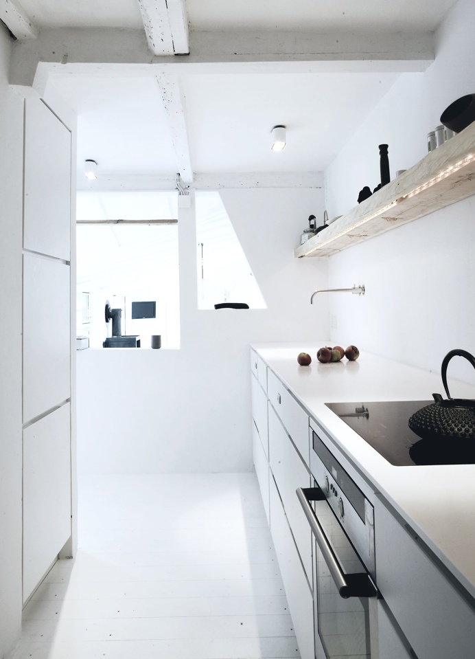 Kitchen. Vedbæk House I by Norm.Architects. #kitchen #vedbækhousei #normarchitects