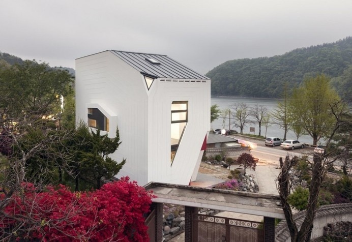 Playful and Hallucinating House With a Sense of Vertical Depth in South Korea #architecture