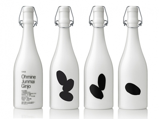 tumblr_m07shjdCr71rokkp8o1_1280.jpg (722×540) #white #mil #bottle #packaging #design #graphic #junmai #ginjo