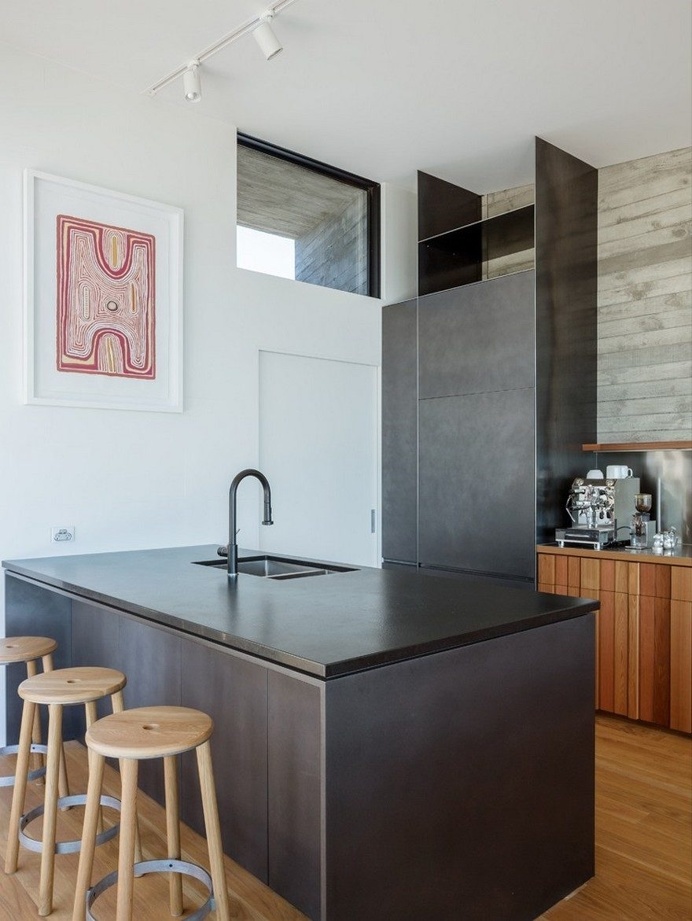 Muriwai Weekend House is Placed at the Edge of a Cliff to Capture the Dramatic Views 8
