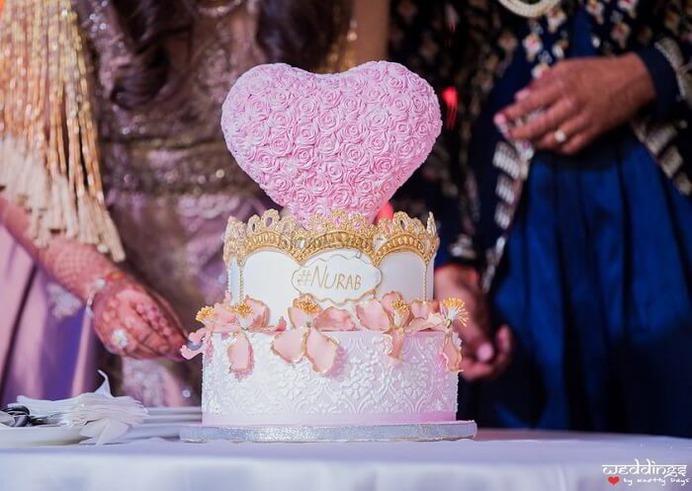 Valentine's Day Wedding Ideas: Theme Decor, Photobooth Props, Selfie Frames, And Balloon Decor!