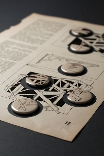 Britzpetermann: Anno Badges #cropping #buttons