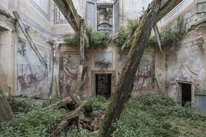 Mirna Pavlovic Documents The Decline of Grand European Villas