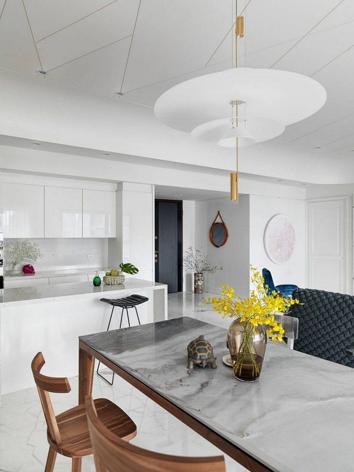 Well-Furnished Apartment Inspiring a Comfortable Lifestyle 4