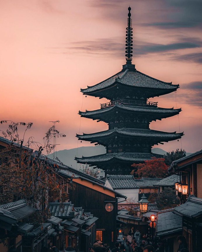 Striking Street Photography in Japan by James Takumi Shyegun