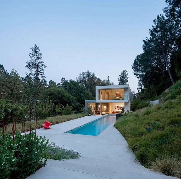 This Beverly Hills House is an Oasis that Provides a Sense of Privacy and Introspection 10