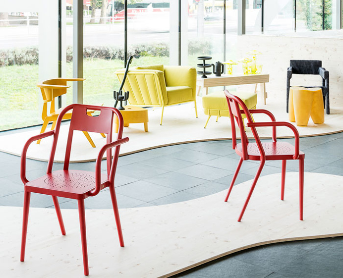 Curved Wooden Seat Designed by Ineke Hans for GTV - InteriorZine #design #furniture #modernfurniture