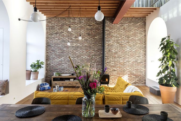 House Built Around a 19th-Century Facade - InteriorZine
