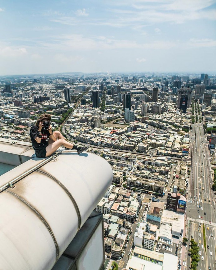 #discoverhongkong: Creative Rooftop Photography by Shmolech Wong