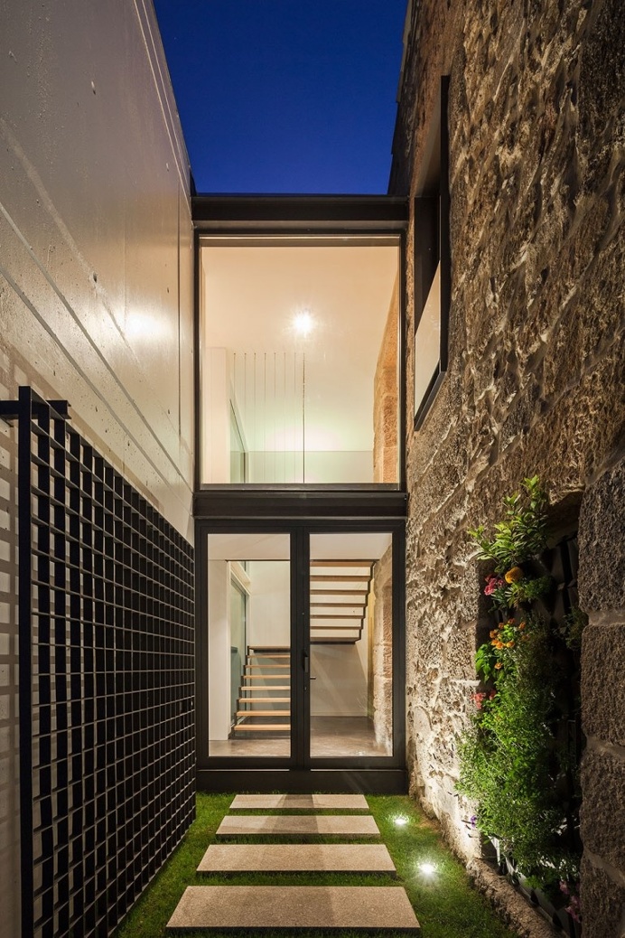 JA House / Filipe Pina Maria Ines Costa