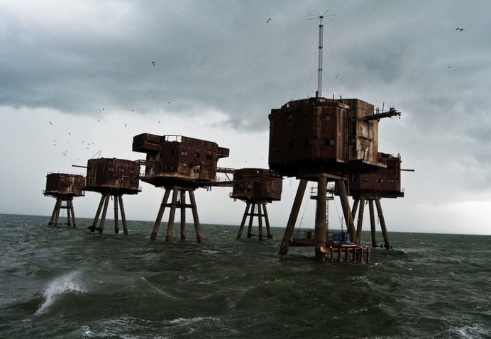 Twibfy #old #ww2 #photo #forts #rust #sea #england