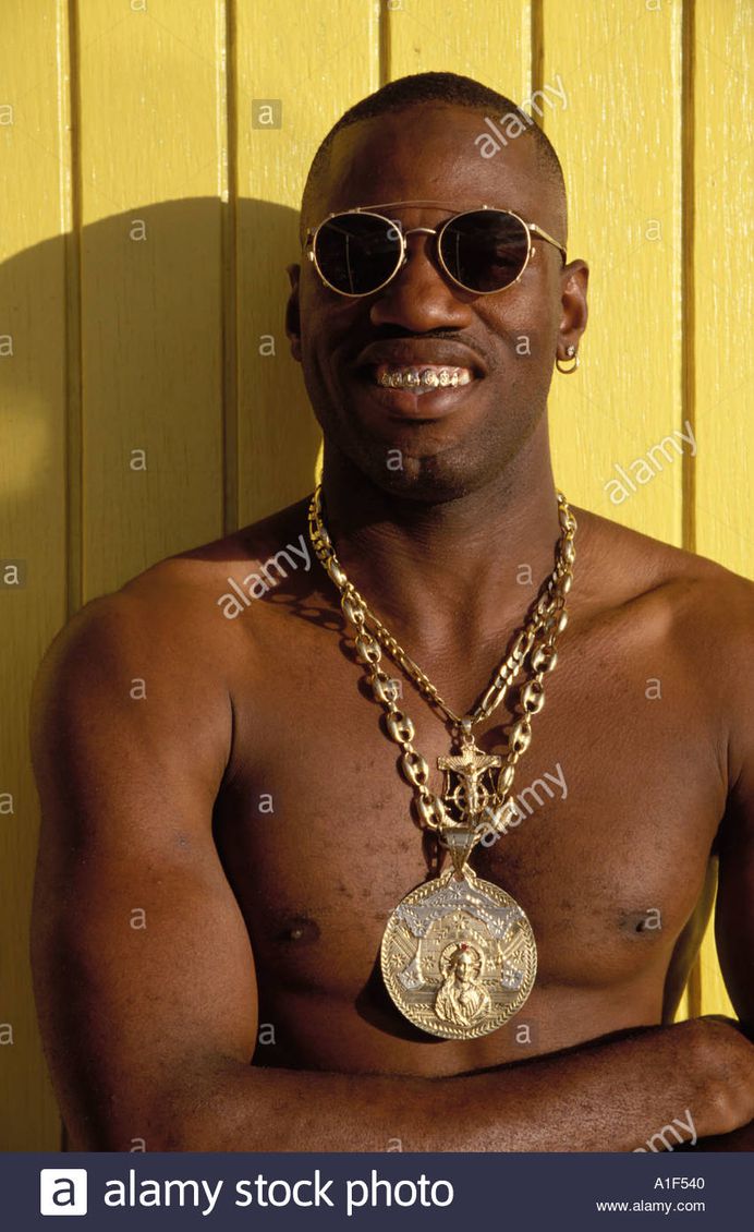 shirtless-man-wearing-gold-chains-and-sunglasses-A1F540.jpg (851×1390)