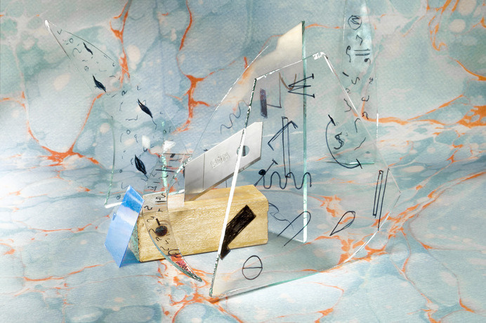 Arte y Burocracia. Instalación (madera, cartulina, vidrios, microfibra y acetato), 2014. #kenis #federico