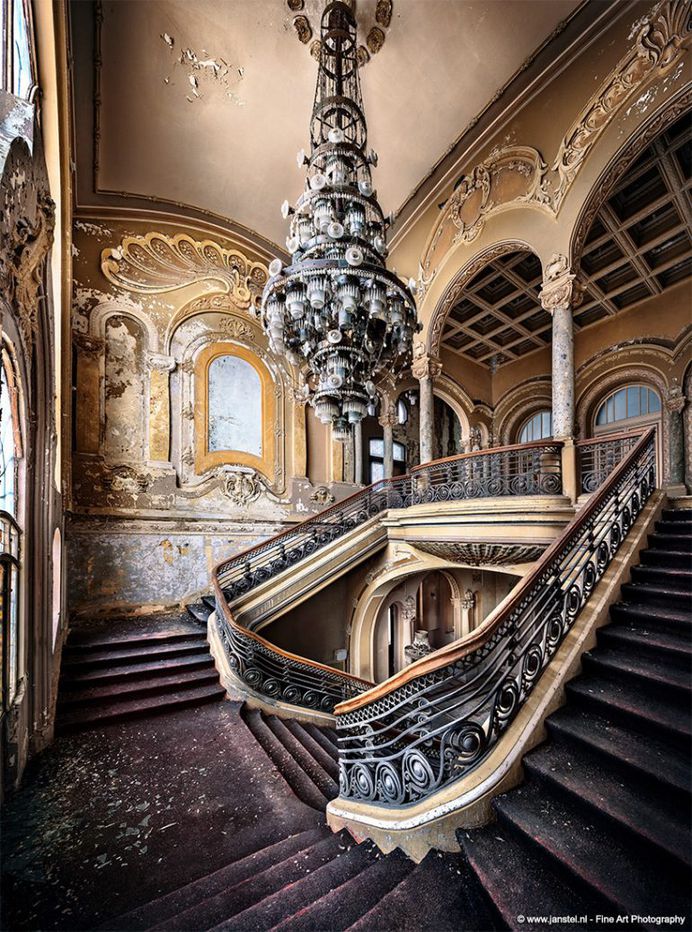 DESOLATE CASINO