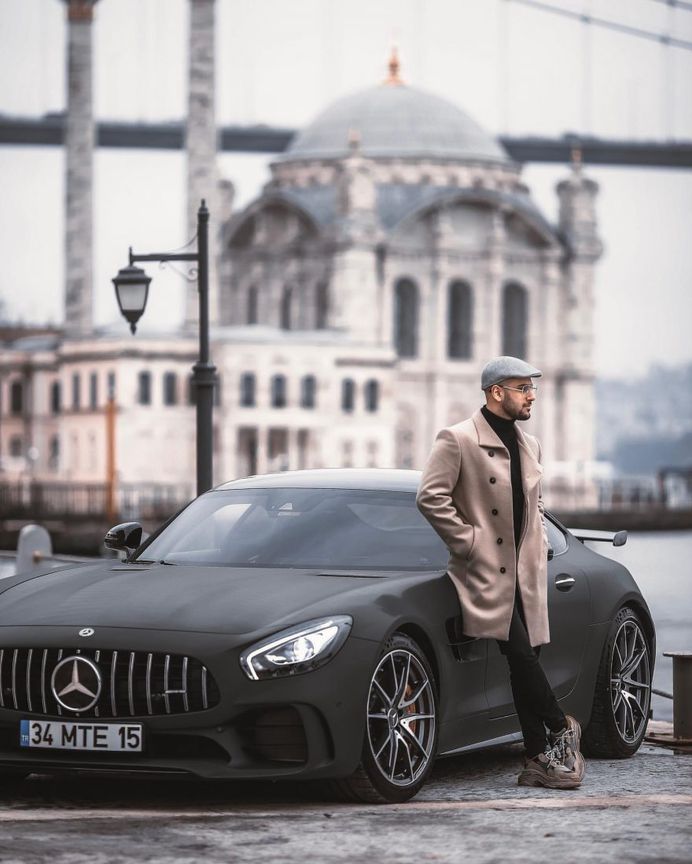 Dynamic Fashion and Lifestyle Photography by Onurcan Erdem
