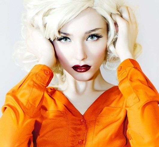 TheeBlog-KellyJill1.jpg (560×517) #woman #color #photography #portrait #hard #lighting
