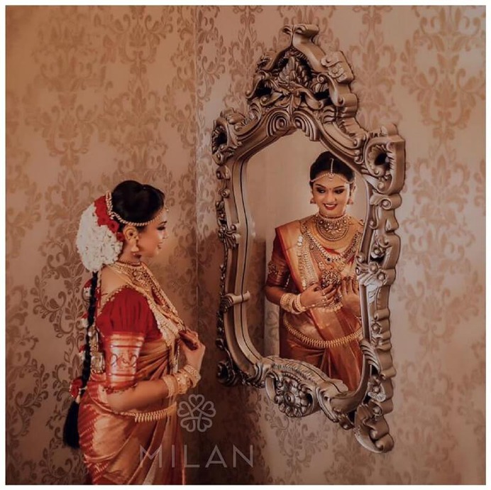 Some Best Mesmerizing Off-Beat Mirror Wedding Poses You Must Have Them for Your Wedding