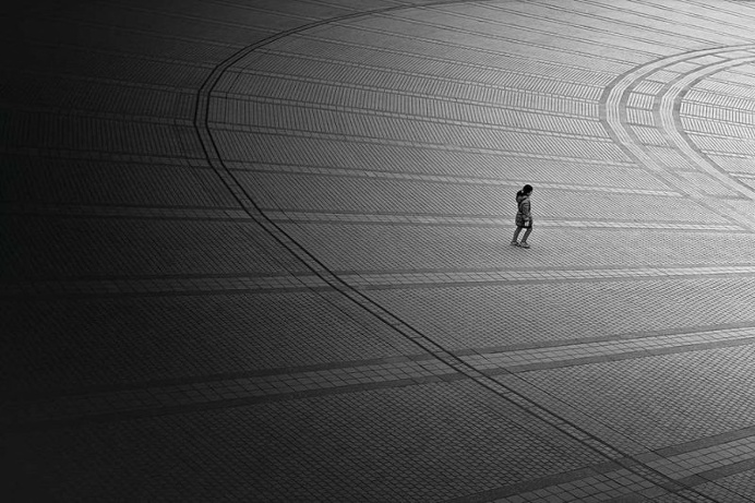 Black and White Minimalist Approach to Tokyo by Hiroharu Matsumoto
