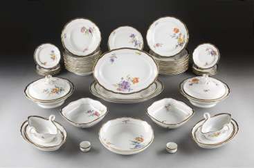 61-PIECE dinner service 'BOUQUET - Royal blue TIRES WITH gold edge' German, Meissen, 20. Century #porcelain