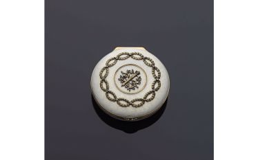 Pill box round gold (585 thousandths),...