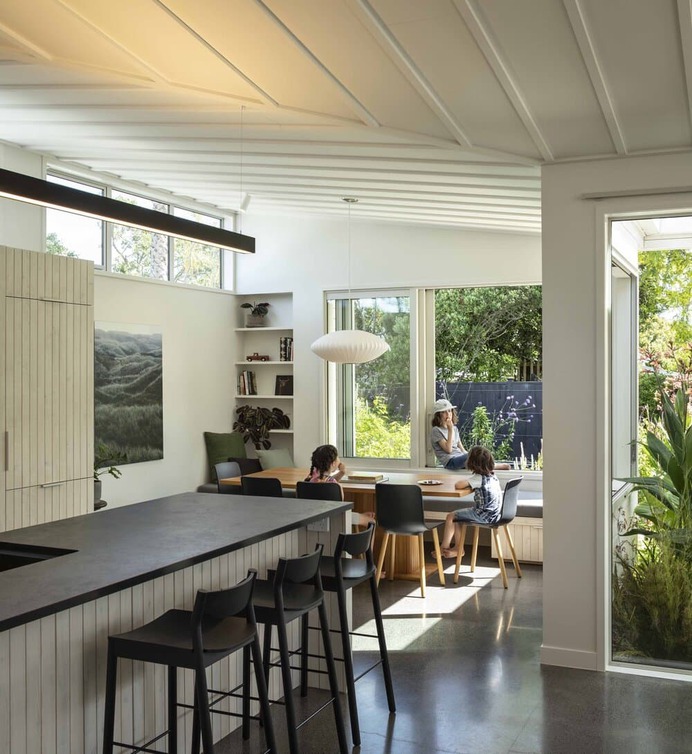 Lean on Me House by Strachan Group Architects