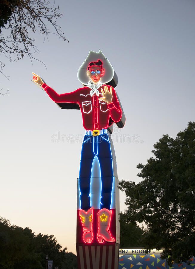 neon-cowboy-sign-texas-state-fair-statue-82109504.jpg (653×900)