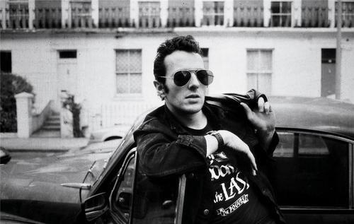 Joe Strummer 1985Â photo byÂ Josh Cheuse #white #photo #clash #strummer #black #the #photography #and #cool