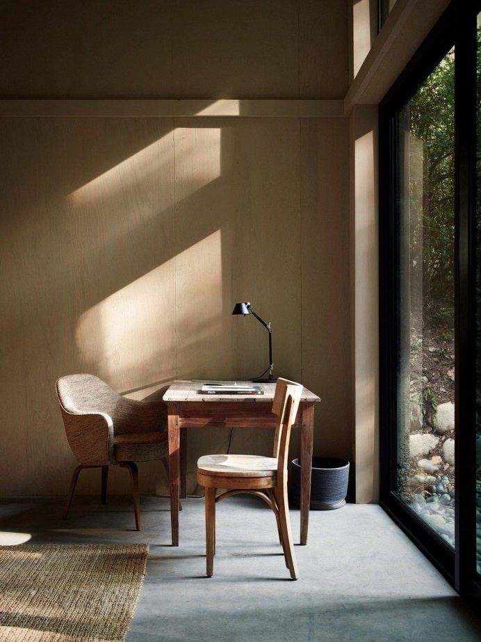 A 1959 Forest Cabin Was Turned into a Weekend Retreat in Rural Washington 11