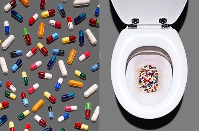 tumblr_lsytd8WAD71qz6f9yo1_500.jpg 499×330 pixels #pills #toilet #ph #james #photography #art #day
