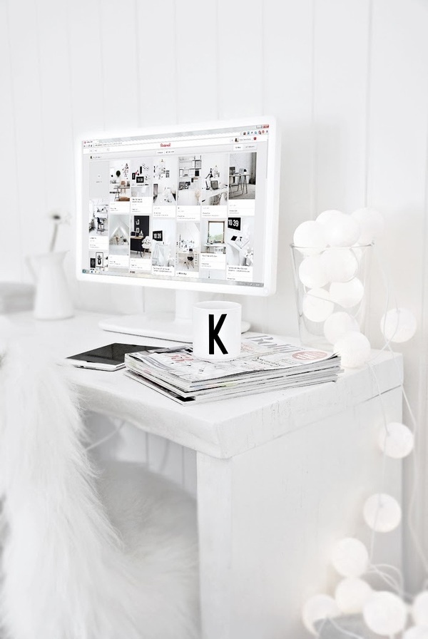 La maison blanche: Foto #computer #desk #monitor #white