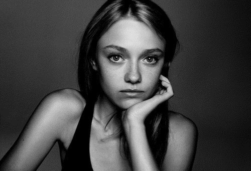 High heels and hangovers. #hollywood #celebrity #fanning #dakota #actress