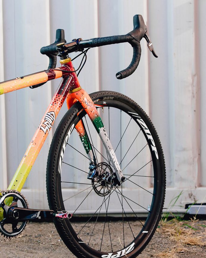 Squid Bikes auf Instagram: „Shredder Sammi’s second Freestyle Spray To Order dirt racing machine🔥#crossiscoming 📷 @eggoswithsyrup“