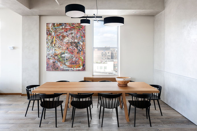 Homy feeling within an industrial shell loft apartment in SoHo by Casamanara - HomeWorldDesign (2) #interior #loft #apartments #design #interiors #soho
