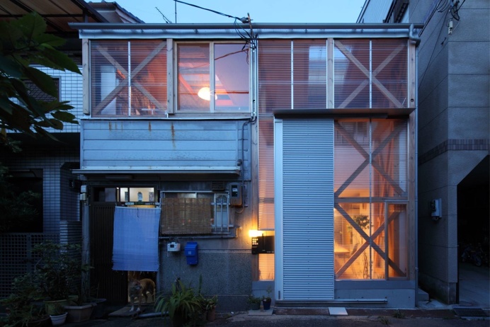 Row House in Ikunoku