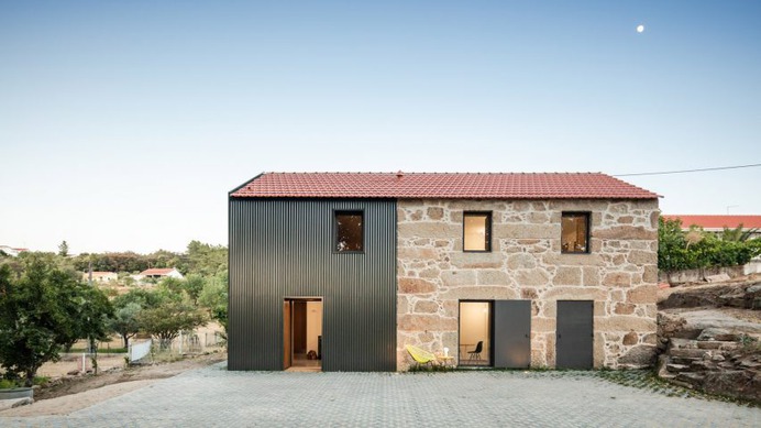 MCR2 House by Filipe Pina and Maria Inês Costa