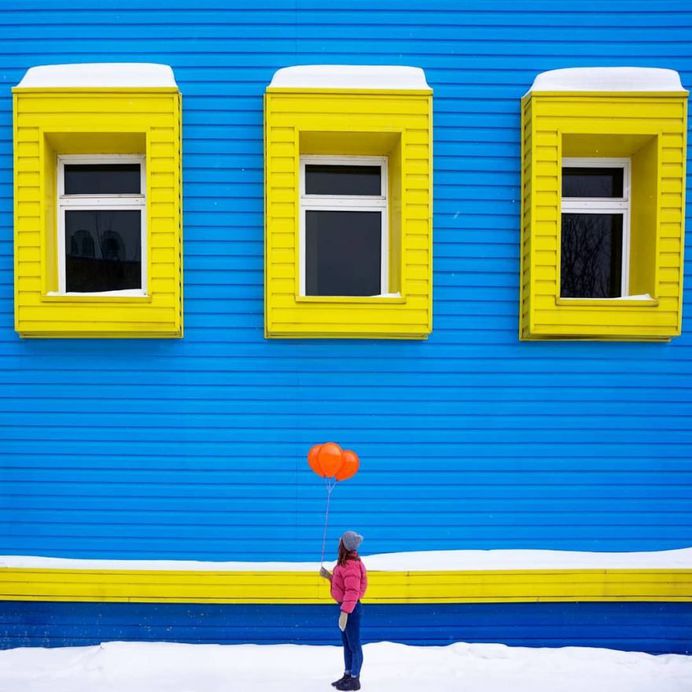 #minimal_perfection: Minimalist and Colorful Street Photography by Ilya Voroshilov