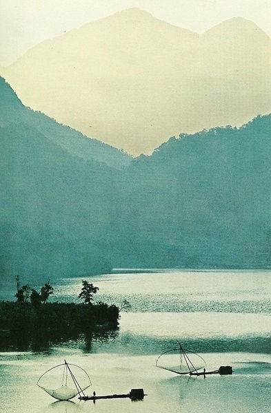 Dawns misty light on Sun Moon Lake, TaiwanNational Geographic | January 1969 #dawn #geographic #landscape #phorography #national #taiwan